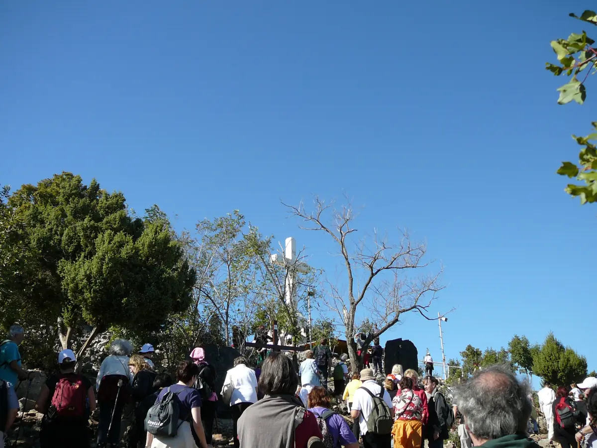 Pilgrims on the path up Križevac