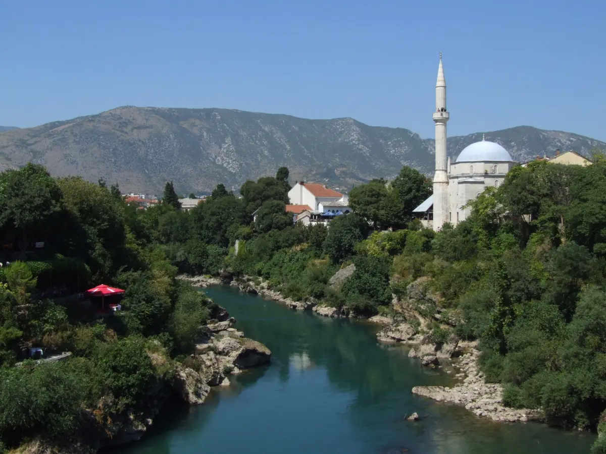 The Neretva and a mosque seen from Stari Most